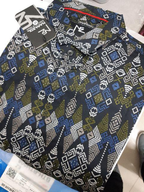 Atasan Pria Kemeja Batik Lengan Panjang  Motif Torpedo Hitam Slimfit Grosir