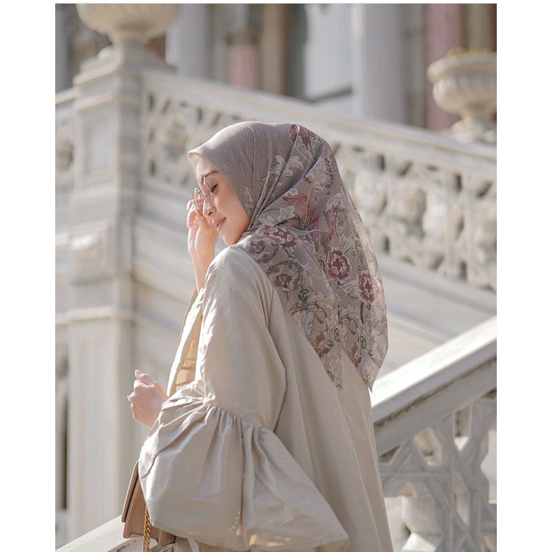 BUTTONSCARVES THE ROYALE SERIES KHAKI