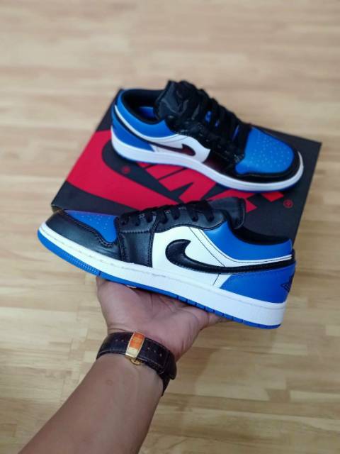 royal blue sneakers nike