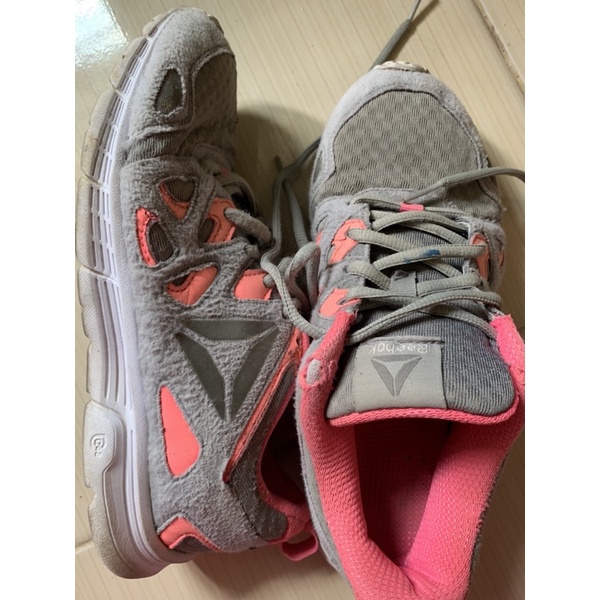 Preloved Sepatu Reebok Go run