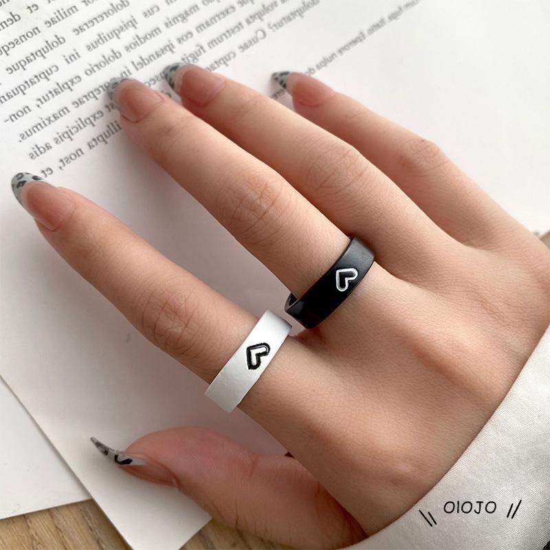 【COD】2pcs / Set Cincin Desain Hati Warna Hitam Dan Putih Gaya Korea Untuk Wanita