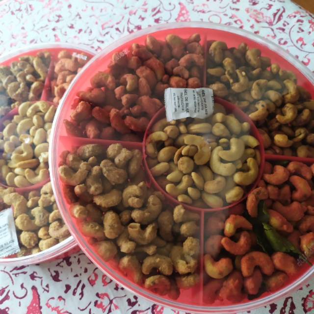 

Kacang Mede Mix Flavour