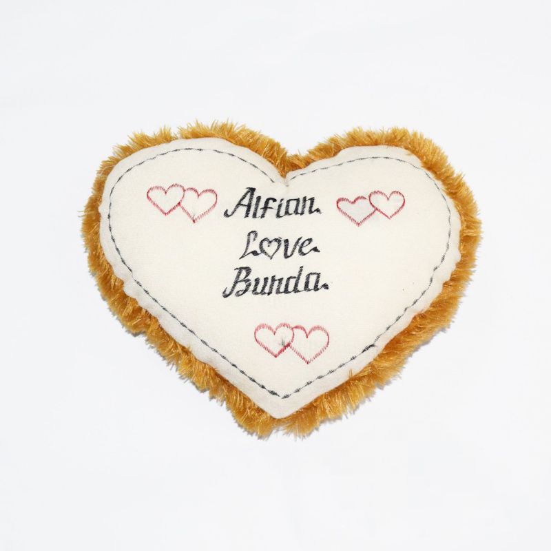 bantal love ukir nama dan foto buat asesoris boneka