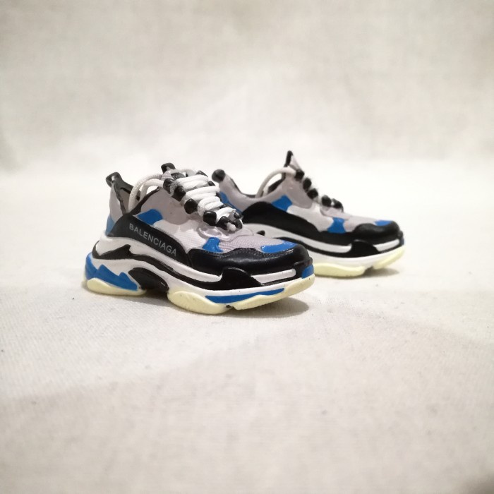 BALENCIAGA TRIPLE S BLACK BLUE 3D SNEAKERS KEYCHAIN MINIATUR