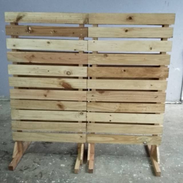 Pembatas ruangan partisi backdrop walldrop kayu jati belanda