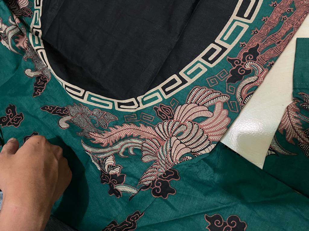 Kemeja Batik Spesial Navy / Batik Pria Lengan Panjang / Baju Batik Pria / Seragam Batik