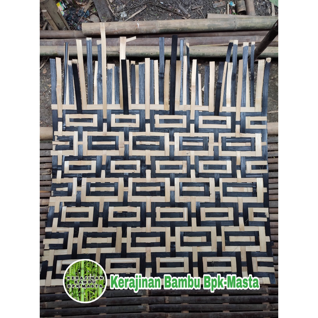 Kerajinan Anyaman Bambu Bilik Dekorasi Rumah Motif Kotak Warna Hitam
