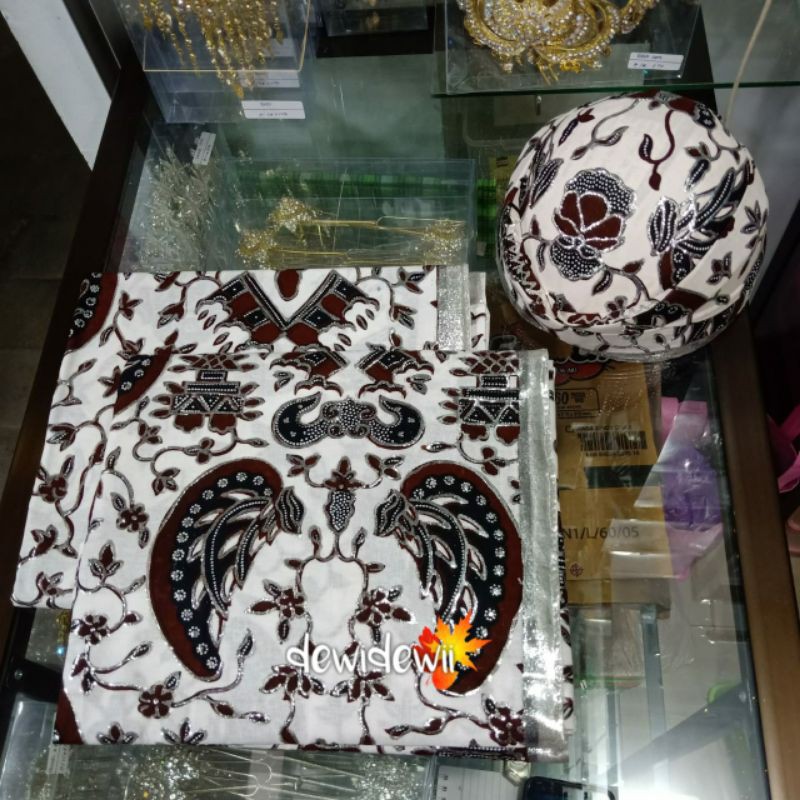 Sepasang Jarik Prodo + Blangkon, Motif Sido Asih Gede