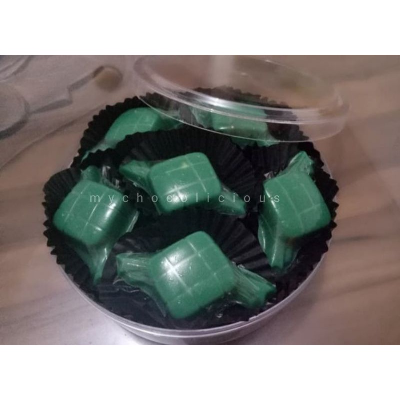 

COKELAT PRALINE MOTIF KETUPAT BESAR (TOPLES 250 Gram)