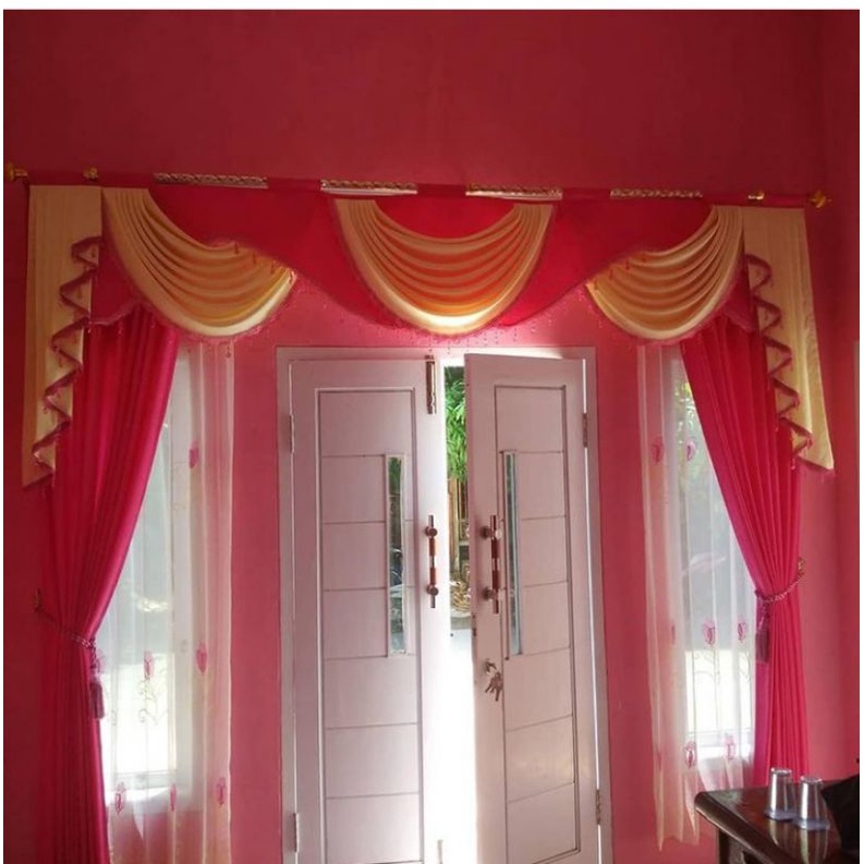 Gorden pintu tengah ruang tamu Hordeng pintu kamar poni