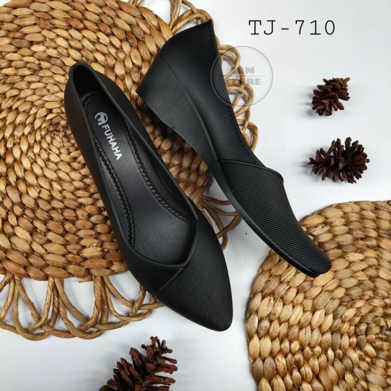 Sepatu karet wanita hitam terbaru fuhaha TJ-710