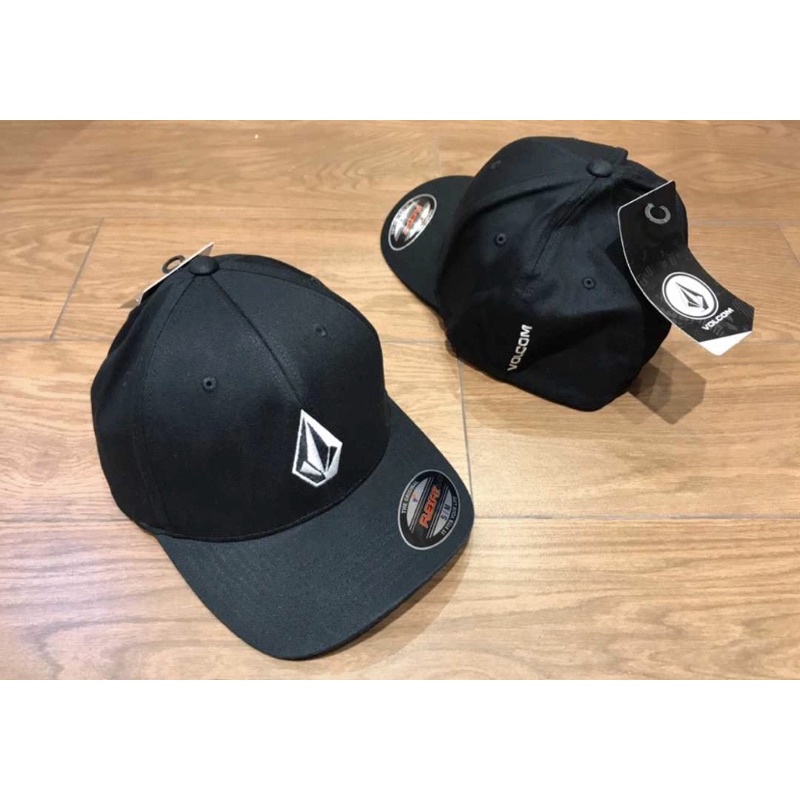 Topi Volcom Flexfit black new season