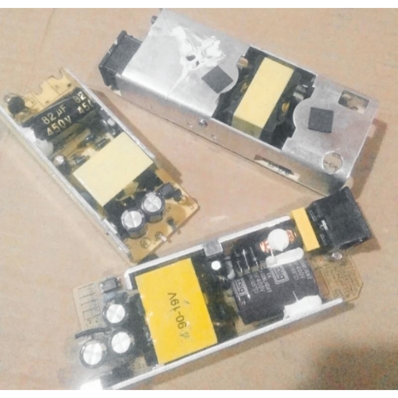 pcb adapter 19v DC - dgn amper random dijual kondisi Rusak bisa di ambil pratnya