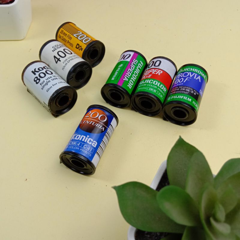 Kamera analog vintage retro jadul untuk pajangan, hiasan dinding, dan dekorasi-Roll film random