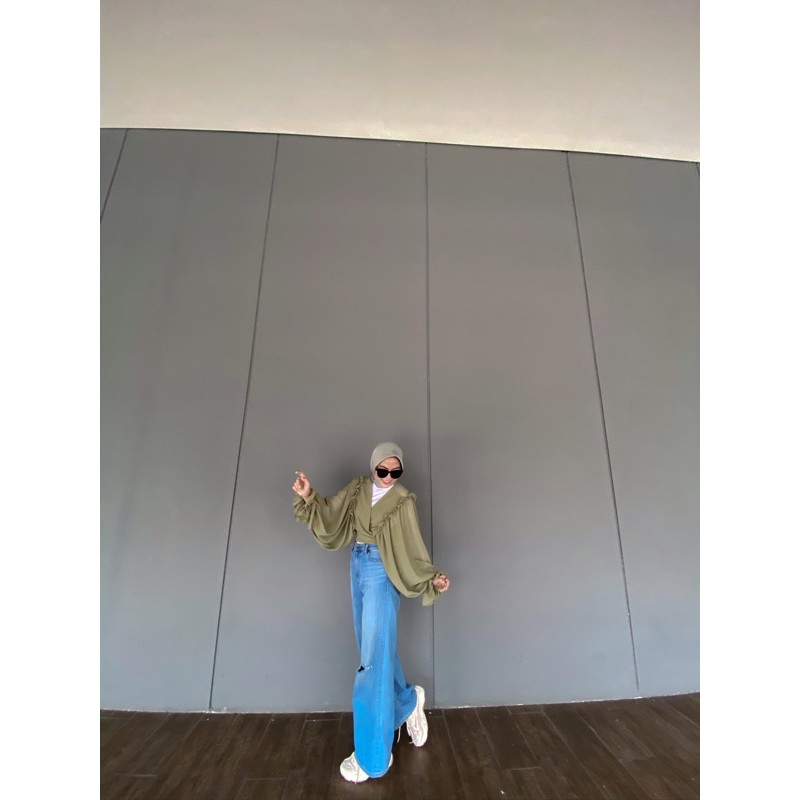 PRE ORDER RUFFLE CROP OUTER