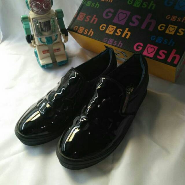 Sepatu gosh hitam