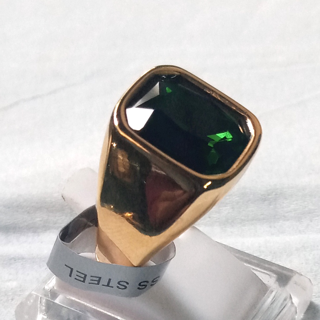 batu diamon cincin pria warna hijau