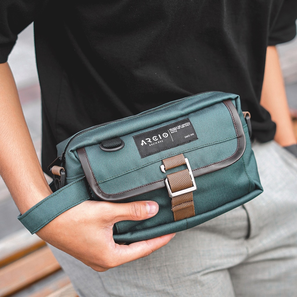 LITO BLACK ORIGINAL x ARCIO Tas Selempang Hitam Pria Slingbag Casual Multifungsi Jalan Santai Main Hangout Nongkrong Sling Bag Distro Remaja Dewasa Daily Shoulder Bag Premium Shoulderbag Simple Pouch Clutch Bag Tas Slempang Bahu Dada Keren Terbaru Branded