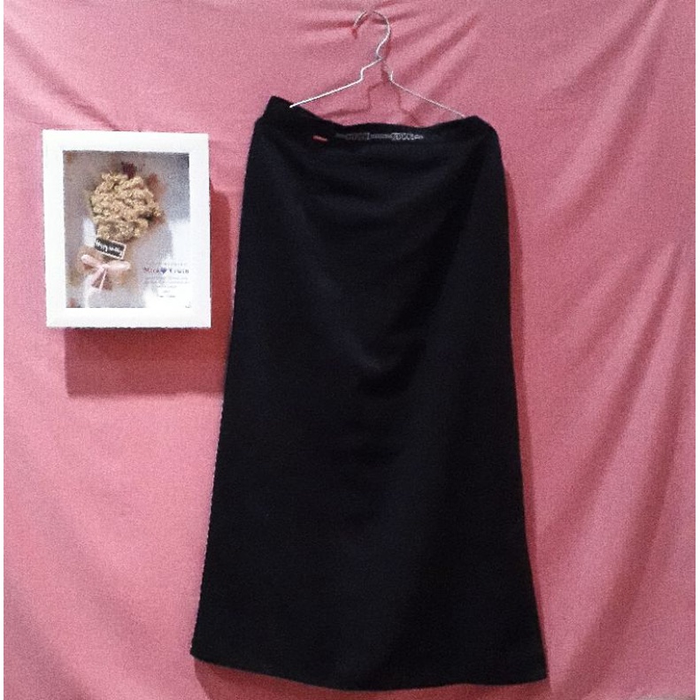 ROK BAHAN HITAM / SEPAN (PRELOVED) MERK GUCCI