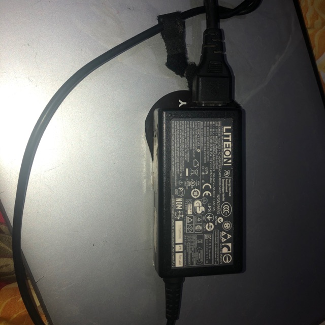 Charger laptop acer bekas second preloved