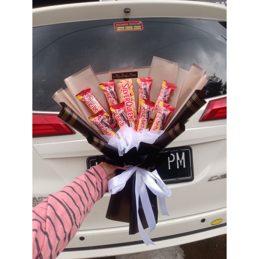 

Buket Snack Buket Jajan Buket Silverqueen Buket Coklat Buket Wisuda Kado Ulang Tahun (KHUSUS PULAU JAWA)