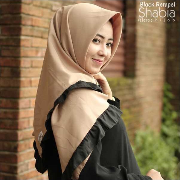 JILBAB | KERUDUNG | HIJAB SEGIEMPAT BLACK REMPEL | GRIGI REMPEL HITAM | RUFFLE BLACK