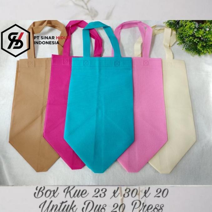

[COD] TAS BOX KUE/DUS KOTAK NASI SPUNBOND PRESS UNTUK KOTAK 20x20 [COD]