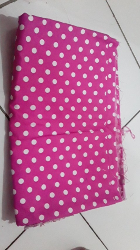 Bahan Kain Sprei Disperse Mikrotex Motif Polkadot Meteran