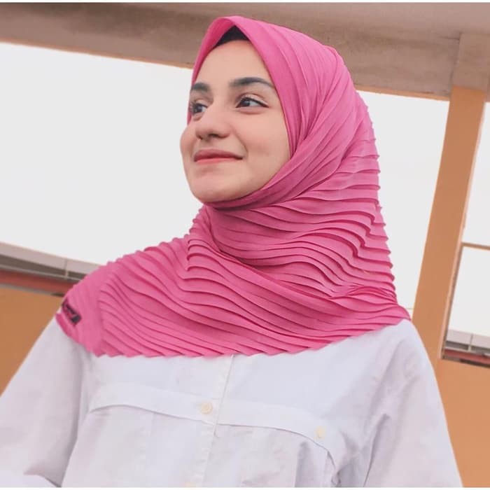 HIJAB SEGI EMPAT PLISKET