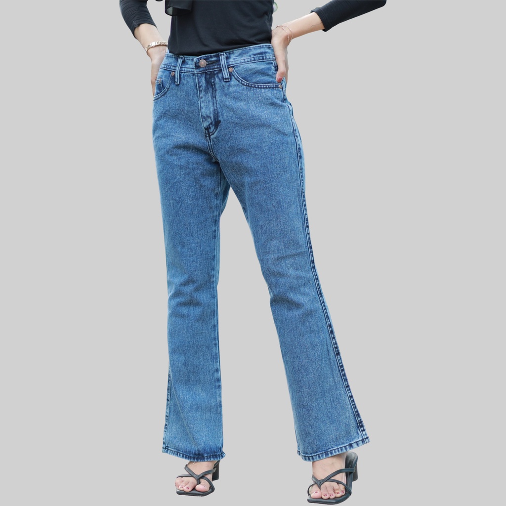 Highwaist Cutbray Snow Celana Blue Jeans Wanita