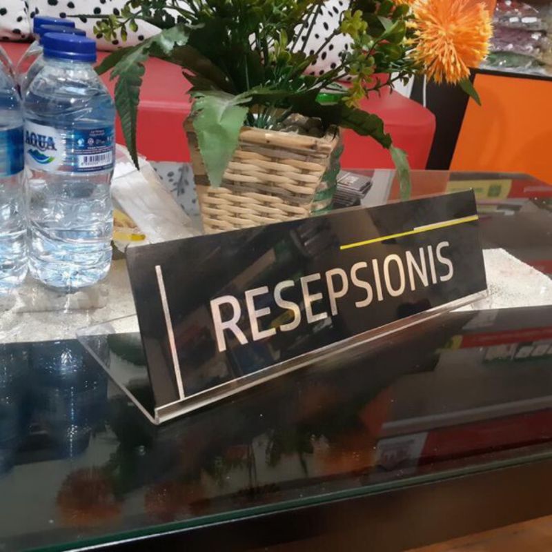 

PAPAN NAMA MEJA AKRILIK UV PRINTING 30×8cm
