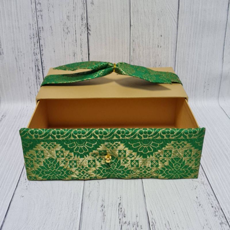 Box songket laci 24x15x8cm dengan pita / kotak kue hamper bingkisan