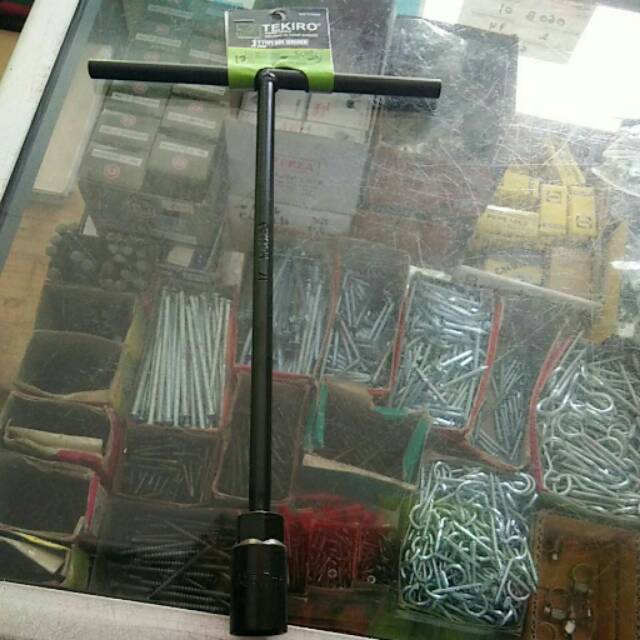 Kunci sok Tee 17mm TEKIRO