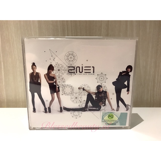 2NE1 Album ( CD + DVD )