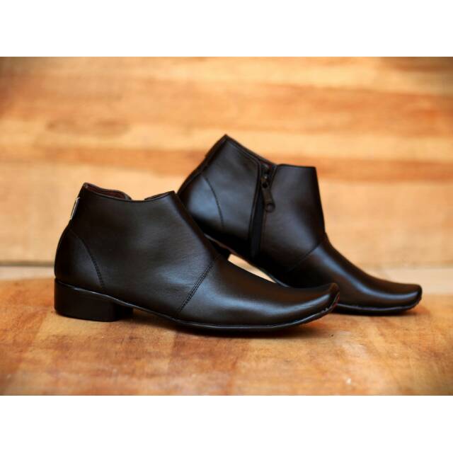 SEPATU KERJA PRIA CEVANY