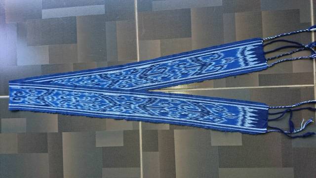 *TENUN BLANGKET  KELINCI :*orderr 2 pcs Free kain tenun Ikat kepala 1 pcs Ramdom