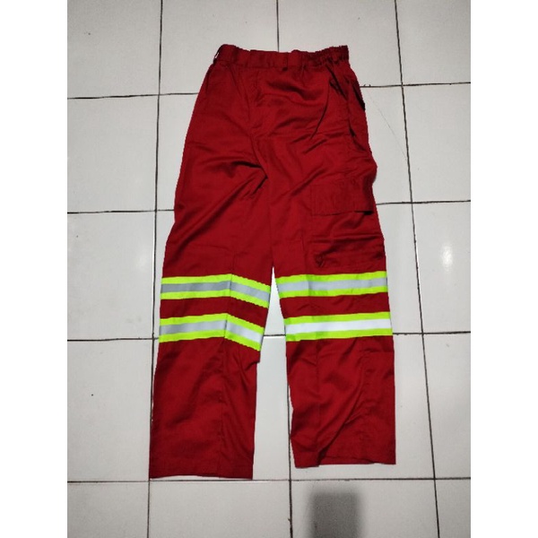 CELANA SAFETY MERAH DOBLE SCOTLIGT SAKU SAMPING