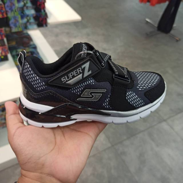 Sepatu skechers led anak