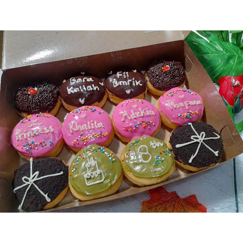 

Donat ucapan/ Donat tulisan/ Donat ultah mix coklat strobery greentea