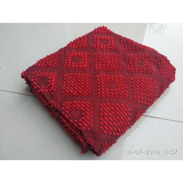 Kain tenun sutra bulu