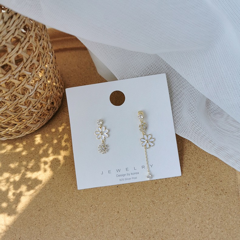 LRC Anting Tusuk Fashion Asymmetrical Gold Silver Needle Flower K16115