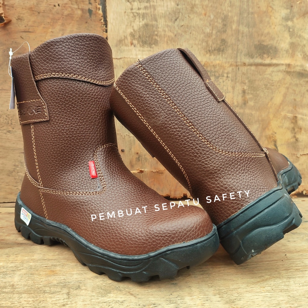 Sepatu Safety Boot Terlaris Ujung Besi Berkualitas Kulit Buatan Premium Import Keselamatan Kerja Pabrik Proyek Bengkel Pom Sepatu Safety King Skn