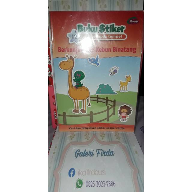 

Buku stiker lepas tempel Barney "kebun binatang
