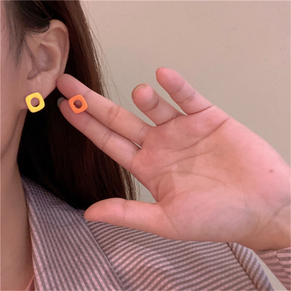 1 Pasang Anting Stud Tindik Persegi Warna Kontras Geometris untuk Wanita