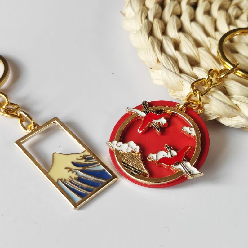 Gantungan Kunci Ombak Jepang The Great Wave off Kanagawa Japan Traditional Souvenir Enamel Epoxy