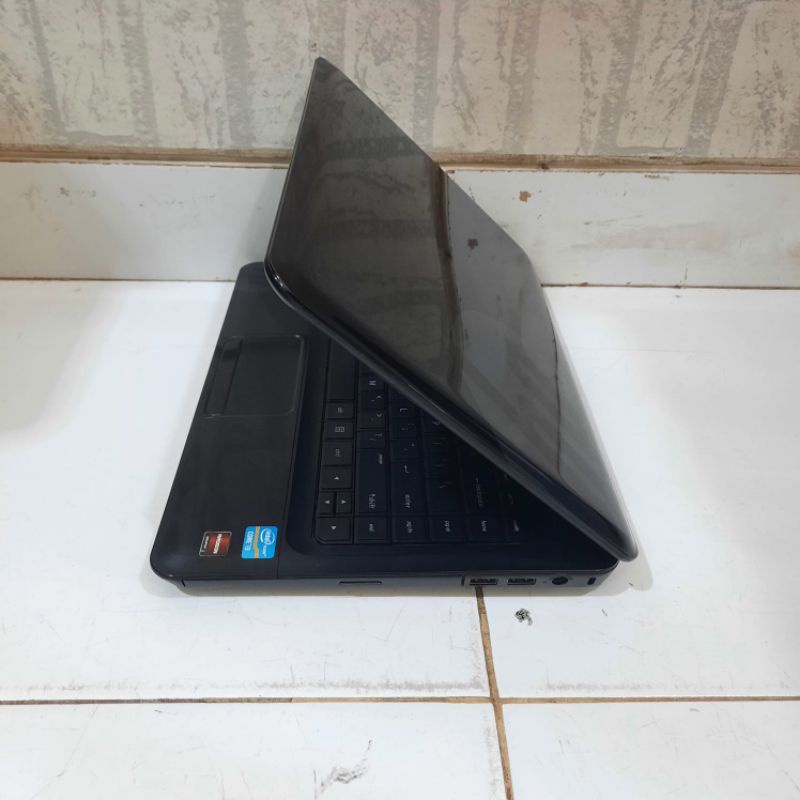 Laptop HP 1000 inte Cor i3 Ram 4GB HDD 500GB Vga Amd Radeon 7400M Layar 14 inch Windows 10