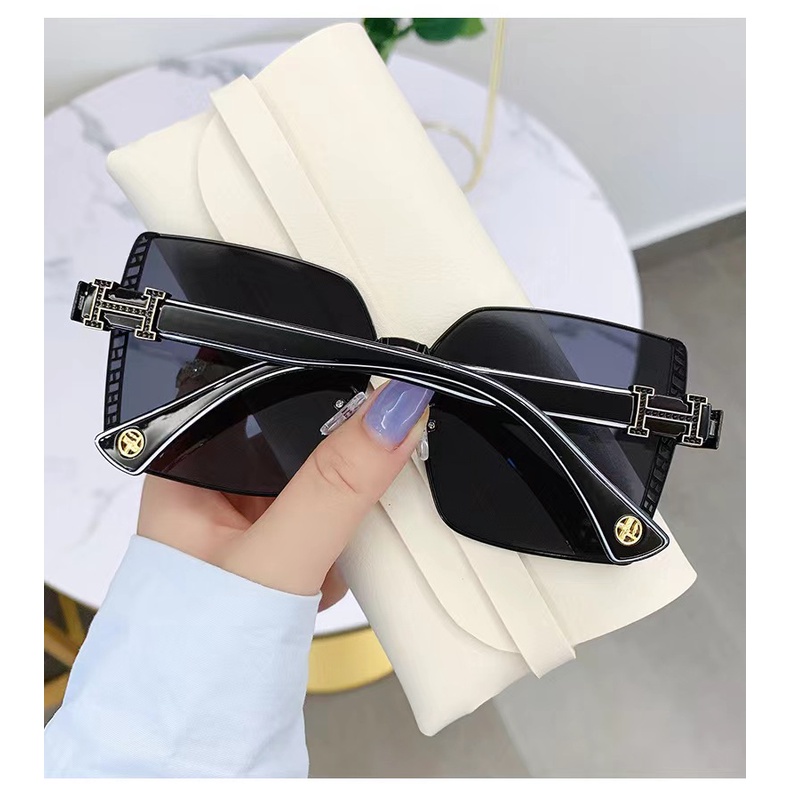 Sunglass Kacamata Hitam Antisinar UV Pantai Travel Bingkai Persegi Untuk Wanita Pria Anti UV Proteksi Sinar Matahari Langsung ke Mata / Kacamata Anti Sinar UV Pelindung Mata Pria Wanita / Kacamata Fashion Travel Wanita Pria