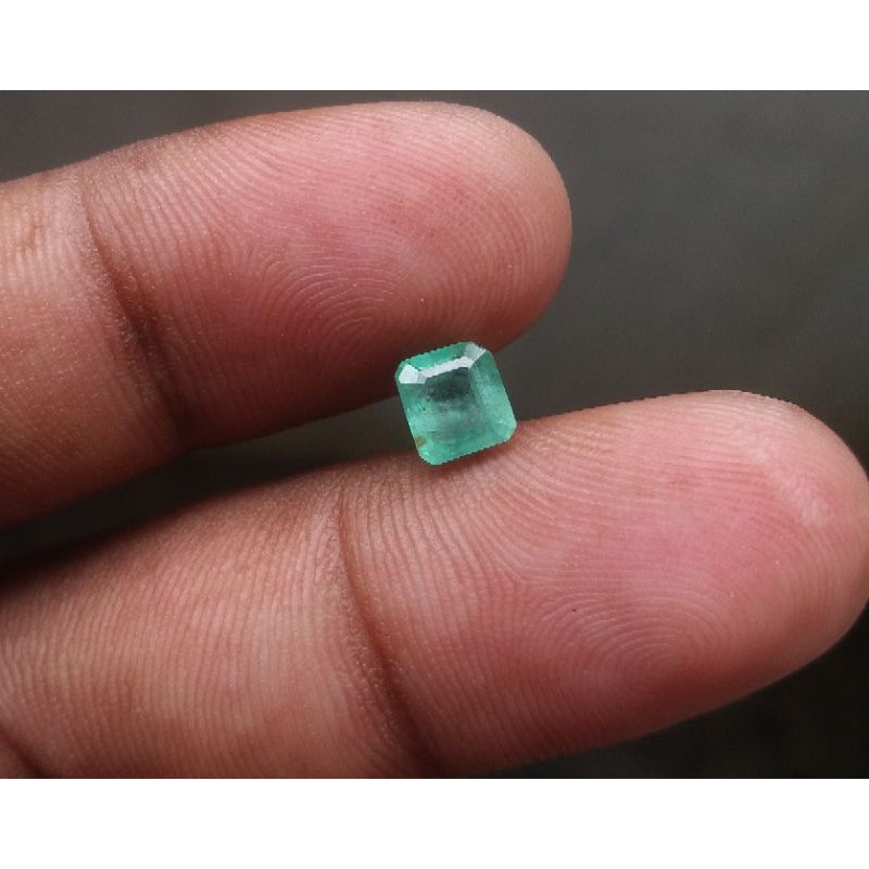 Natural Zambian Emerald Beryl Jamrud Batu Zamrud Colombia Kotak CT 0.90