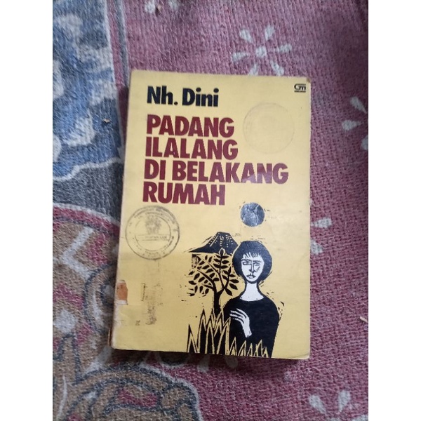 Padang ilalang dibelakang rumah - Nh dini