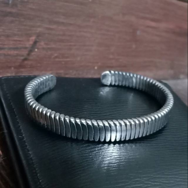 gelang tangan pria monel mondial ulir stainless